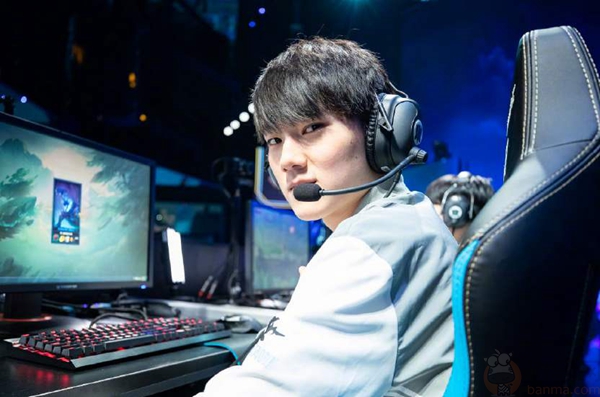  时隔165天之后，Jackeylove拿下了本赛季的第一个MVP